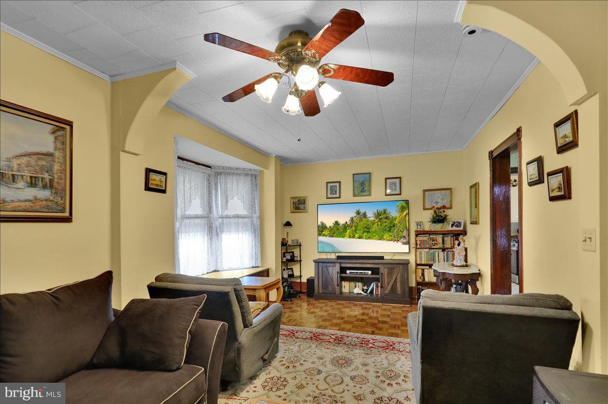 433 Eisenbrown Street photo 10