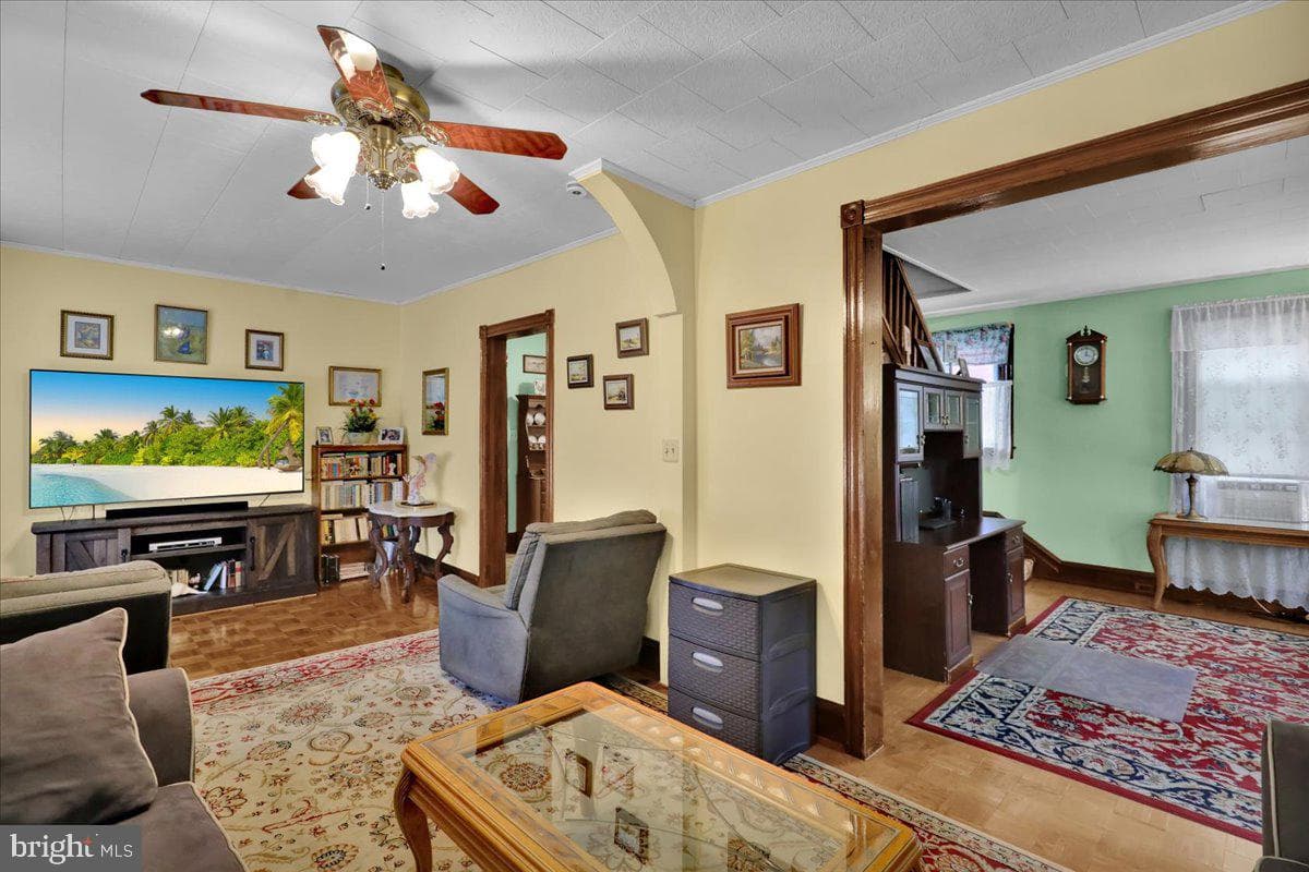 433 Eisenbrown Street photo 11