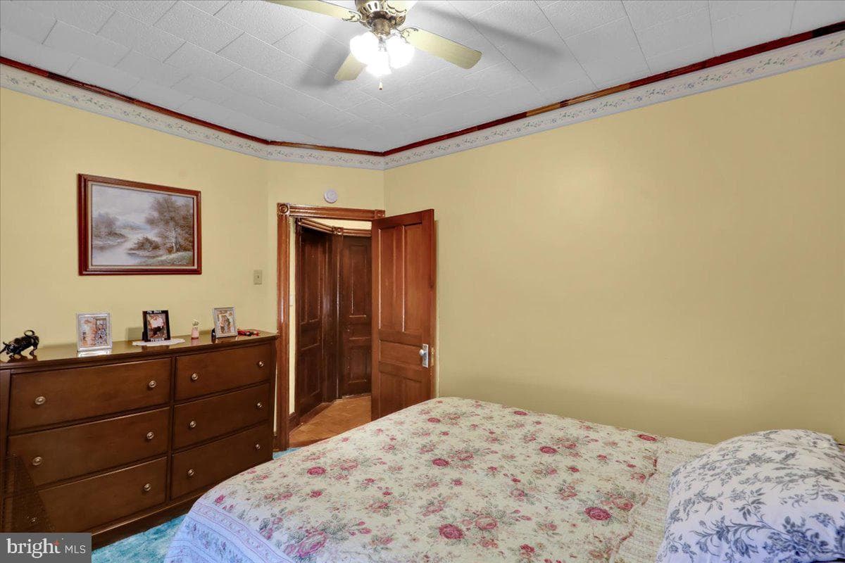 433 Eisenbrown Street photo 21