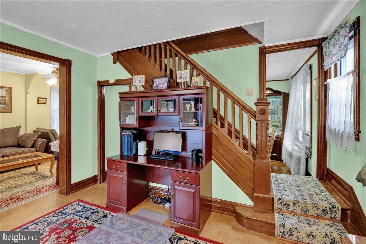 433 Eisenbrown Street photo 6