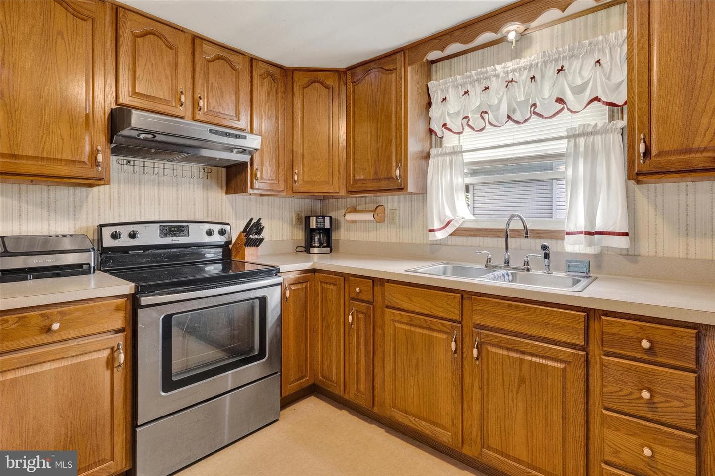 27 Maywood Avenue photo 9