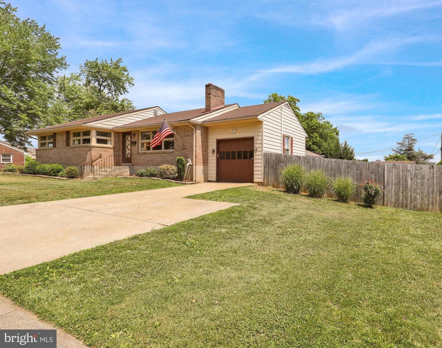 33 Lawndale Road photo 1