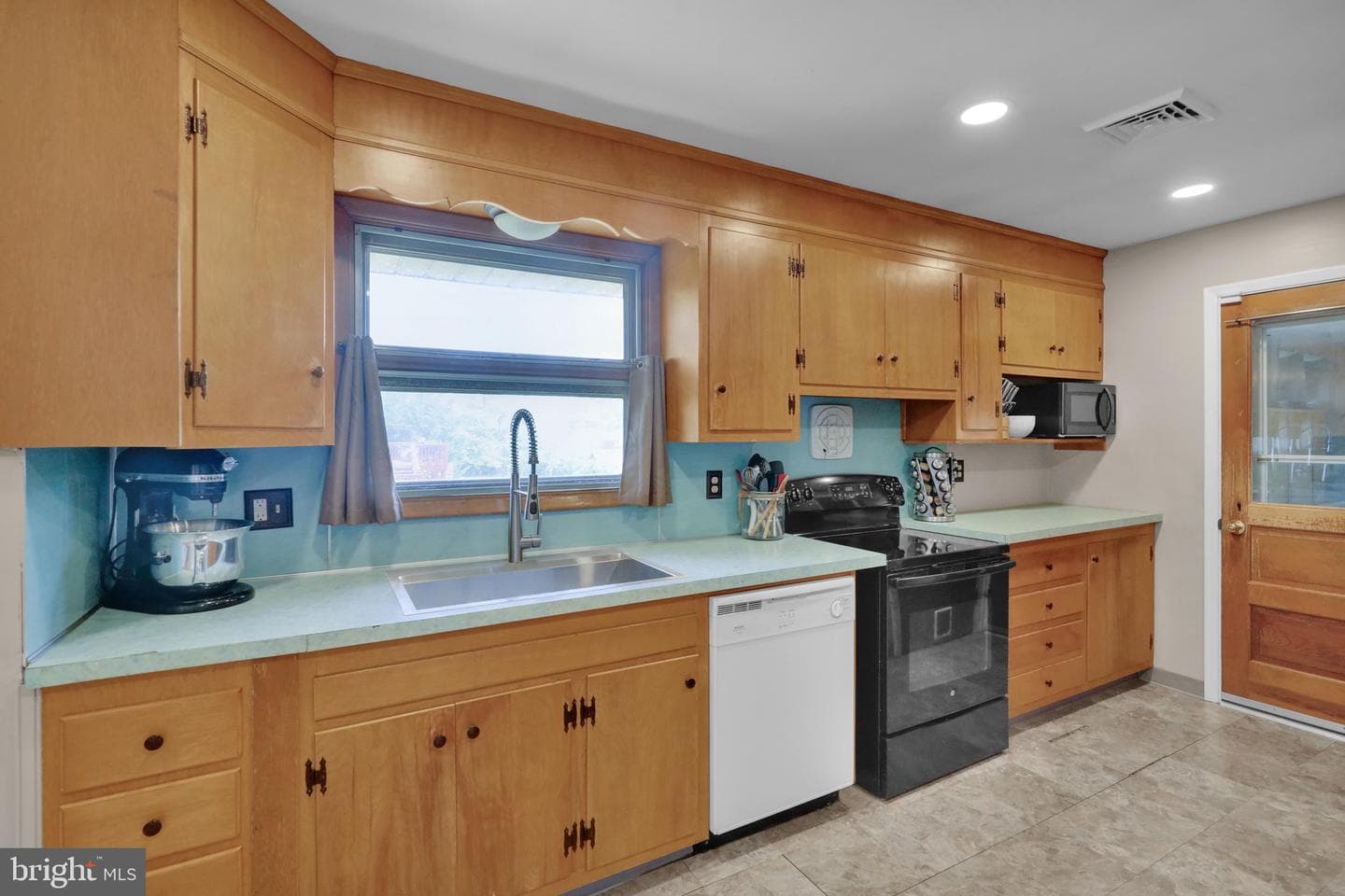 33 Lawndale Road photo 11