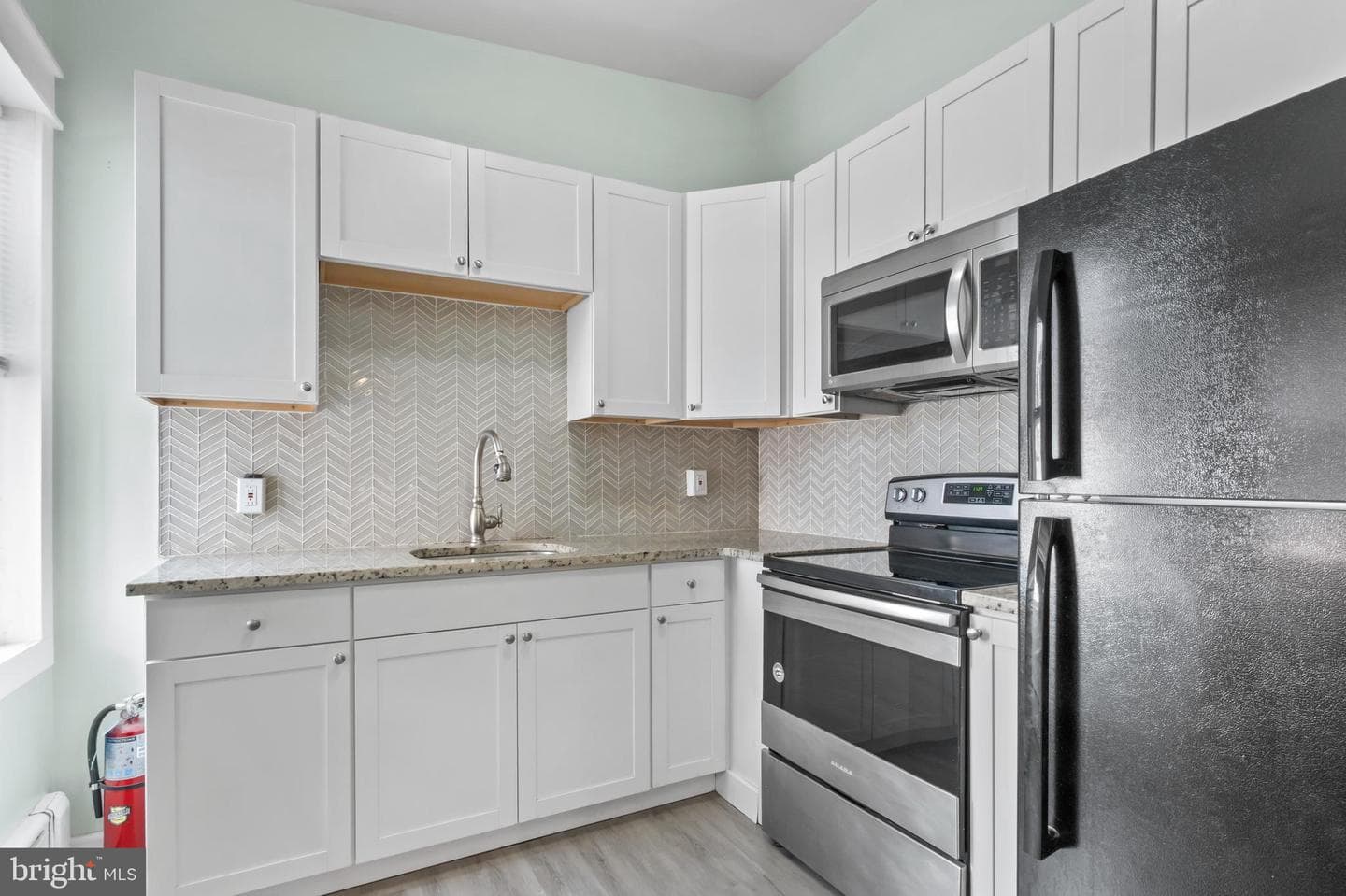 318 Franklin Street photo 9