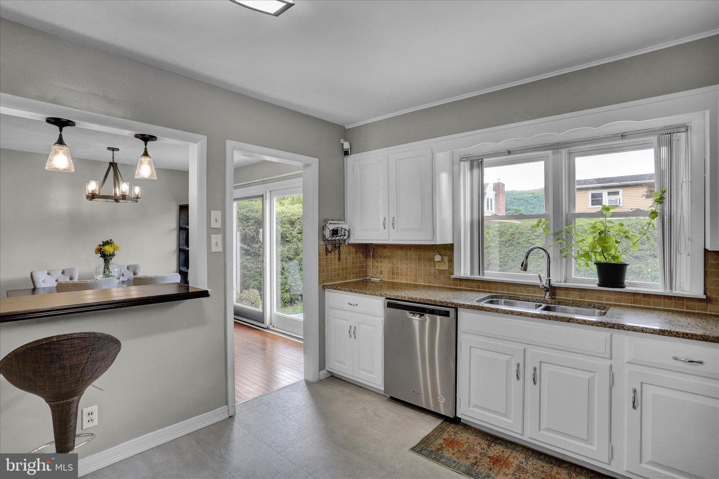 919 Brighton Avenue photo 8