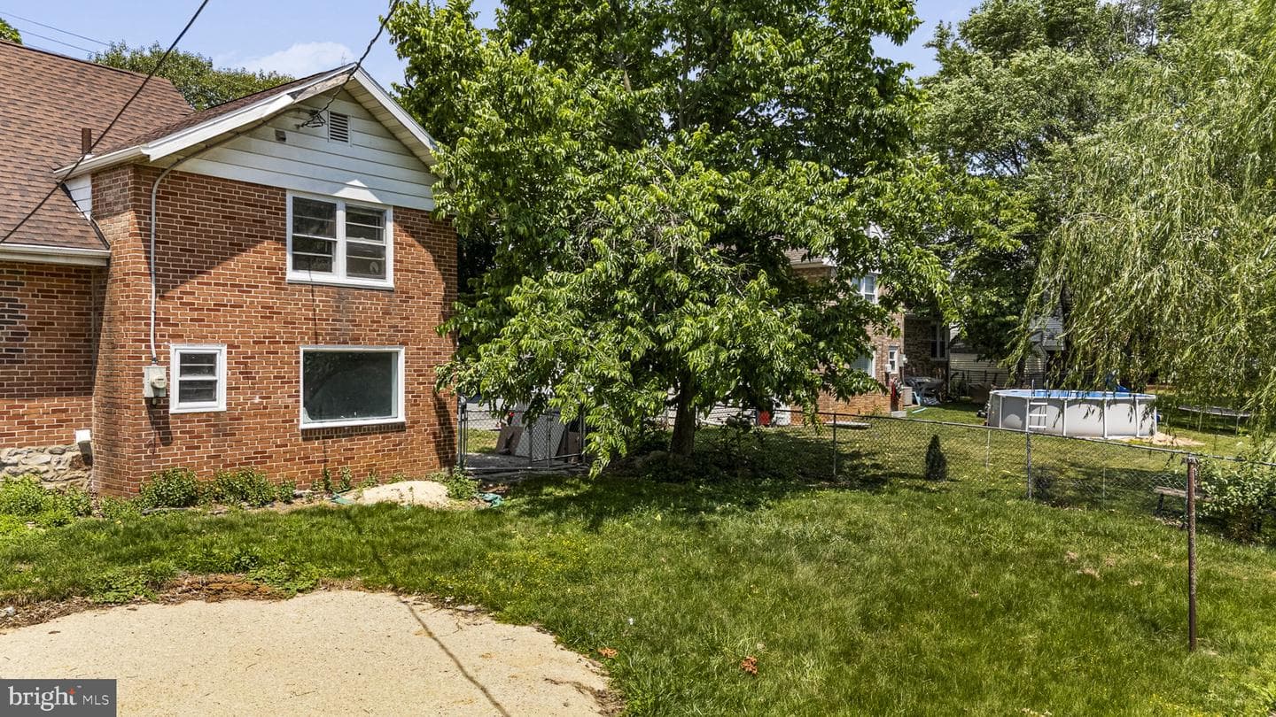 2400 Van Reed Road photo 8
