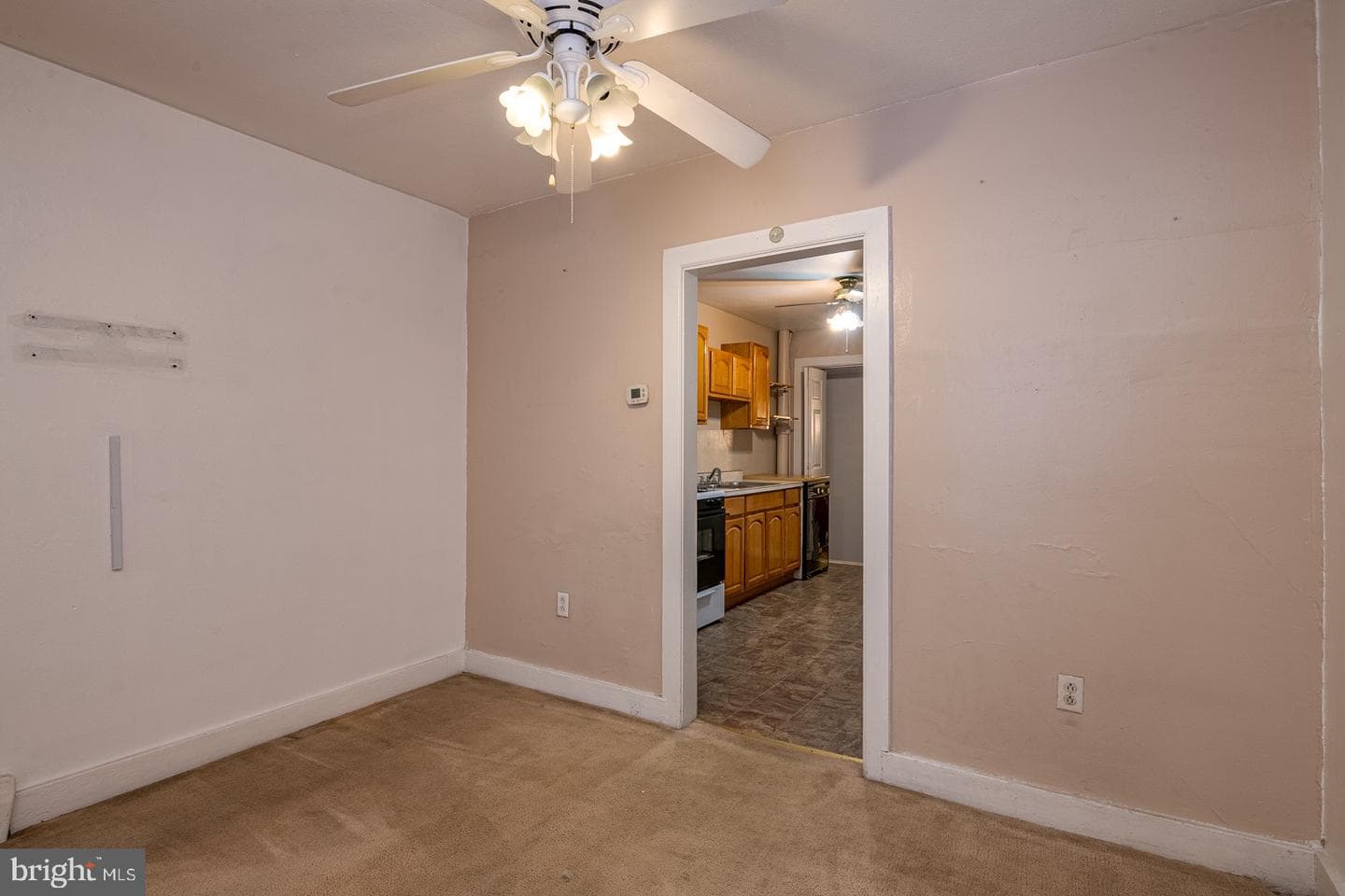 832 Nicolls Street photo 5