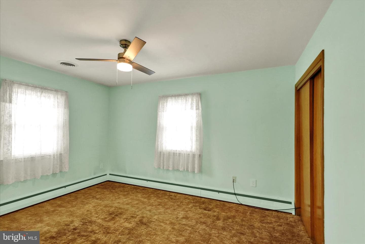 307 W Somerset Street photo 18
