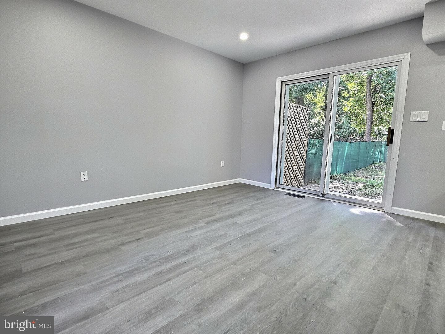 530 E Linden Street photo 14