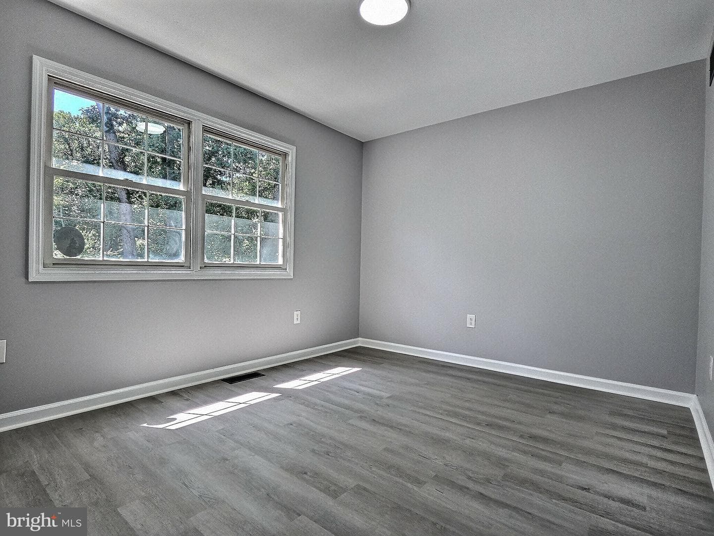 530 E Linden Street photo 30