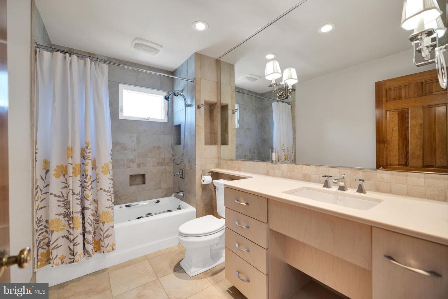 1800 Reading Boulevard photo 36