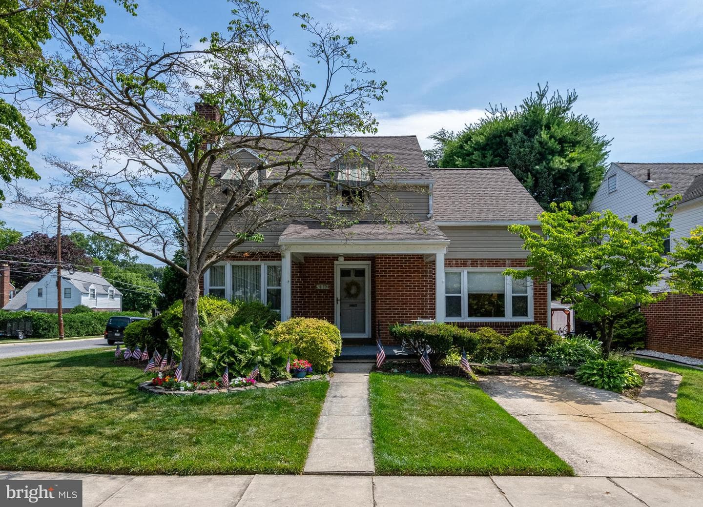 415 Lawrence Avenue, West Lawn
