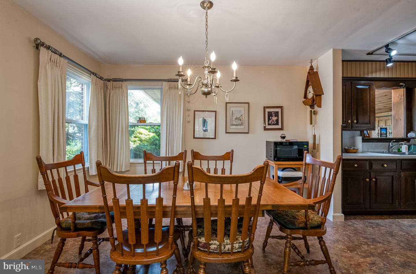415 Lawrence Avenue photo 10