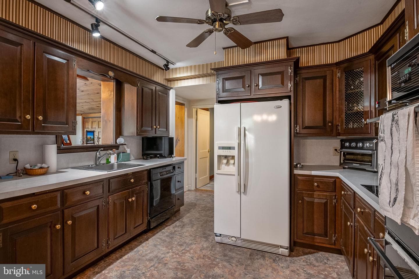 415 Lawrence Avenue photo 12