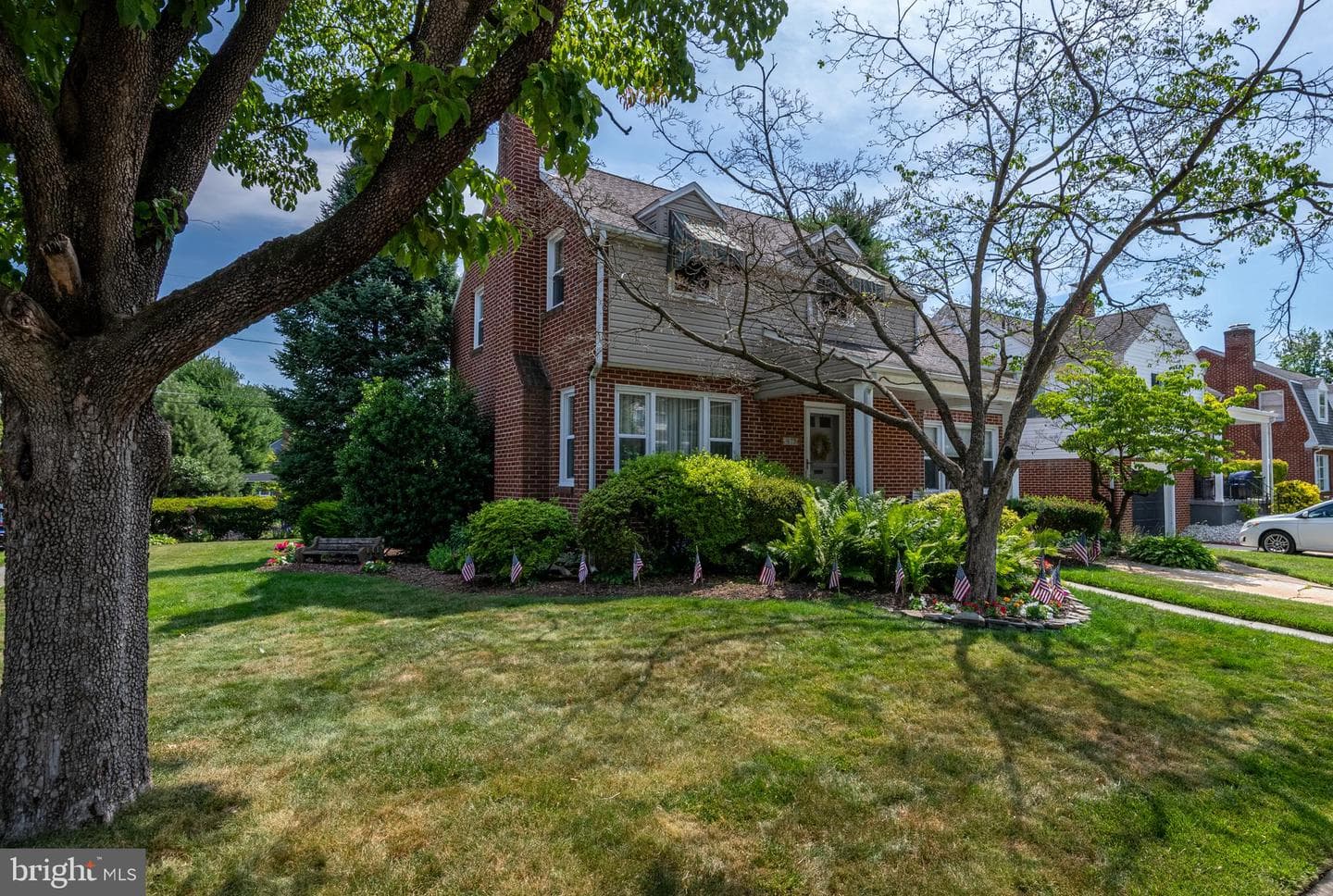 415 Lawrence Avenue, West Lawn