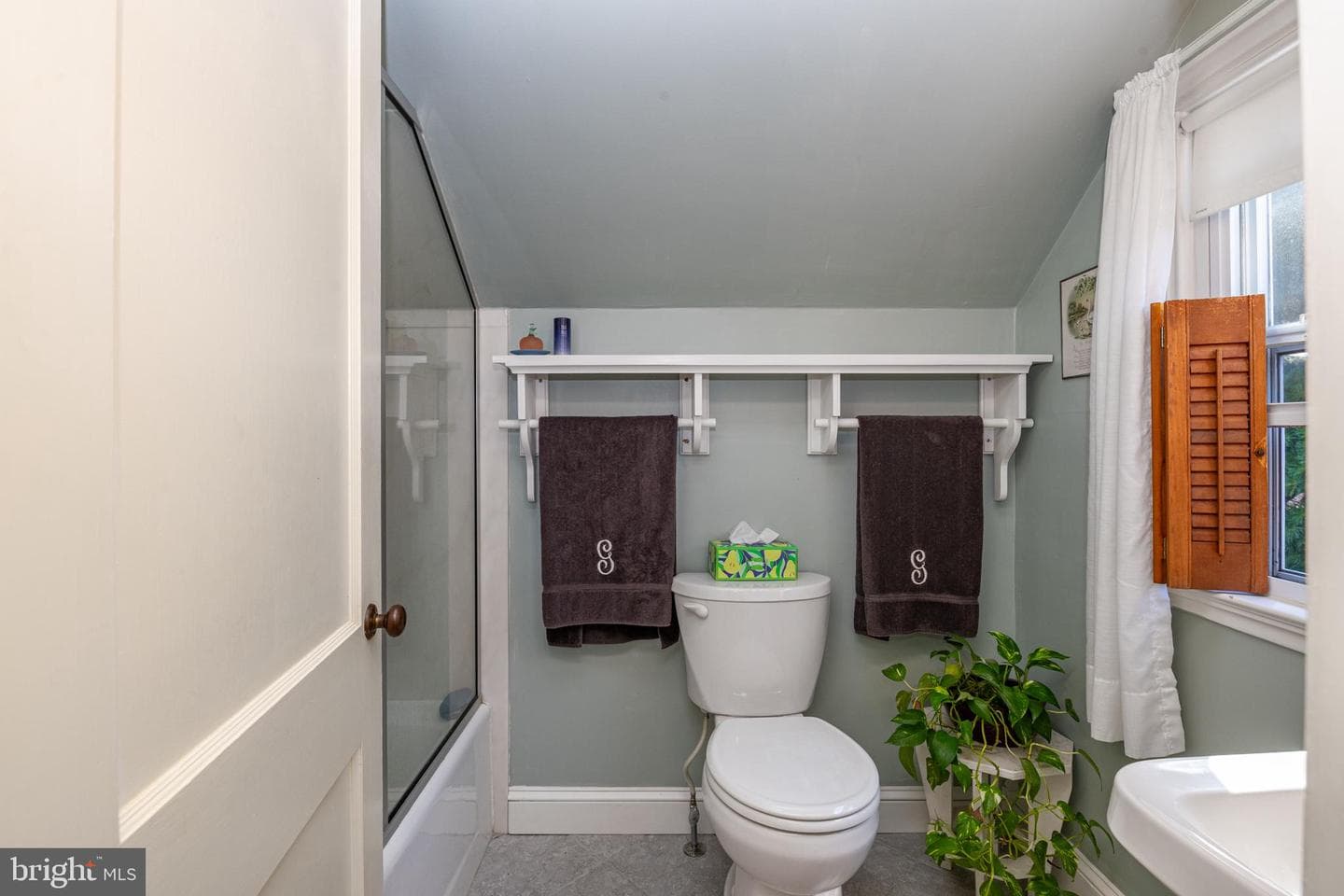 415 Lawrence Avenue photo 23