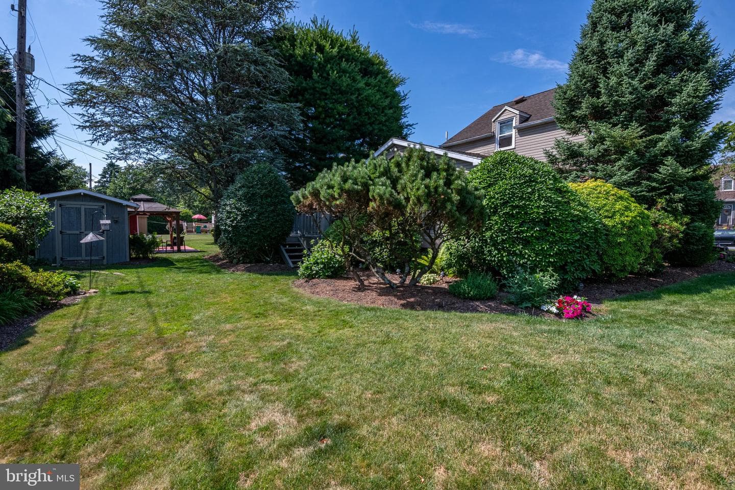 415 Lawrence Avenue photo 28