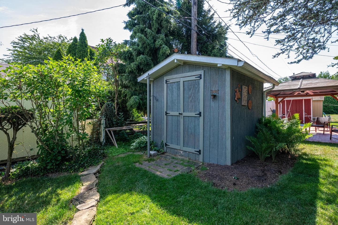 415 Lawrence Avenue photo 29