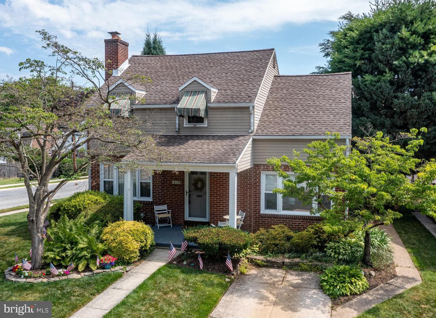415 Lawrence Avenue photo 4