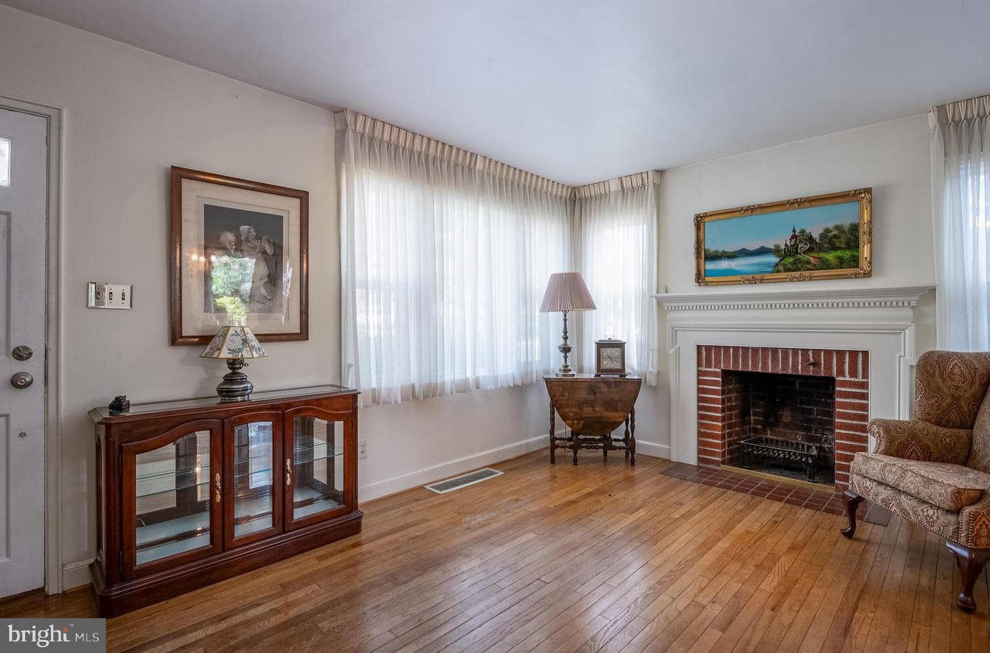 415 Lawrence Avenue photo 6