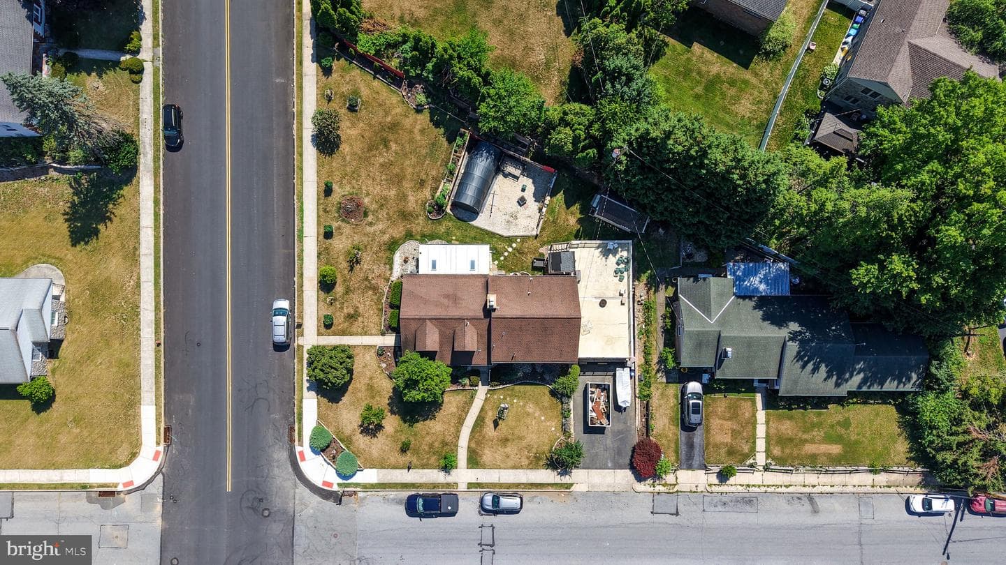 1847 Elder Street photo 72