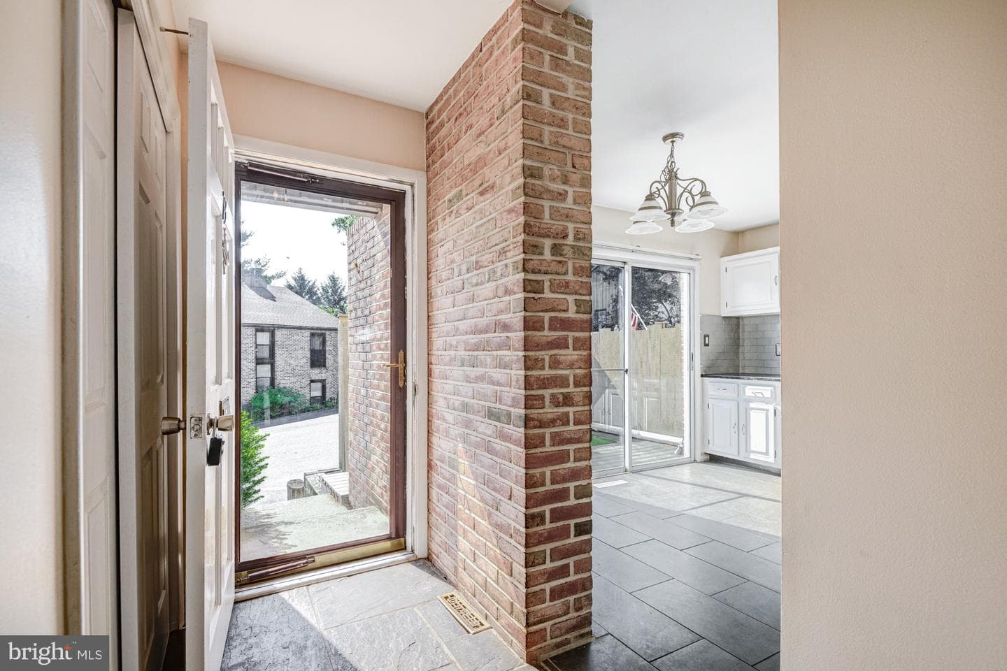 73 Wedge Lane photo 3