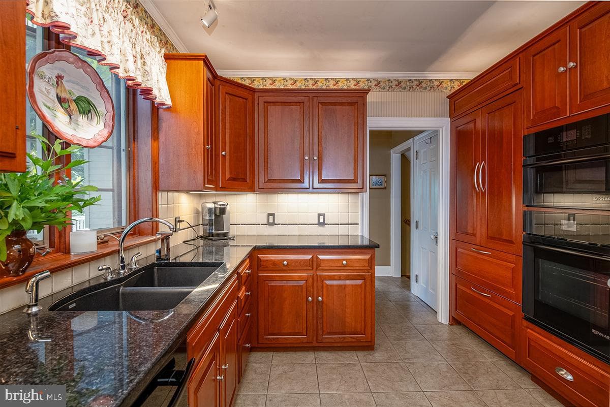 109 E 36th Street photo 12