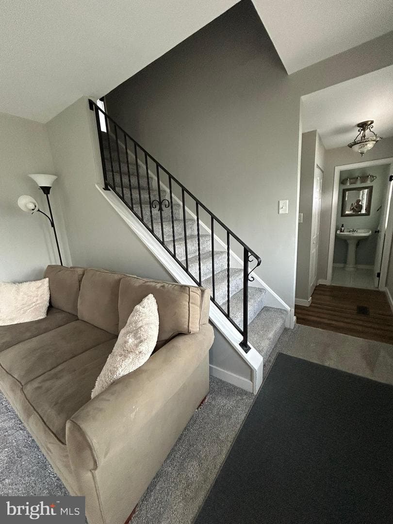 21 Matthew Drive photo 10