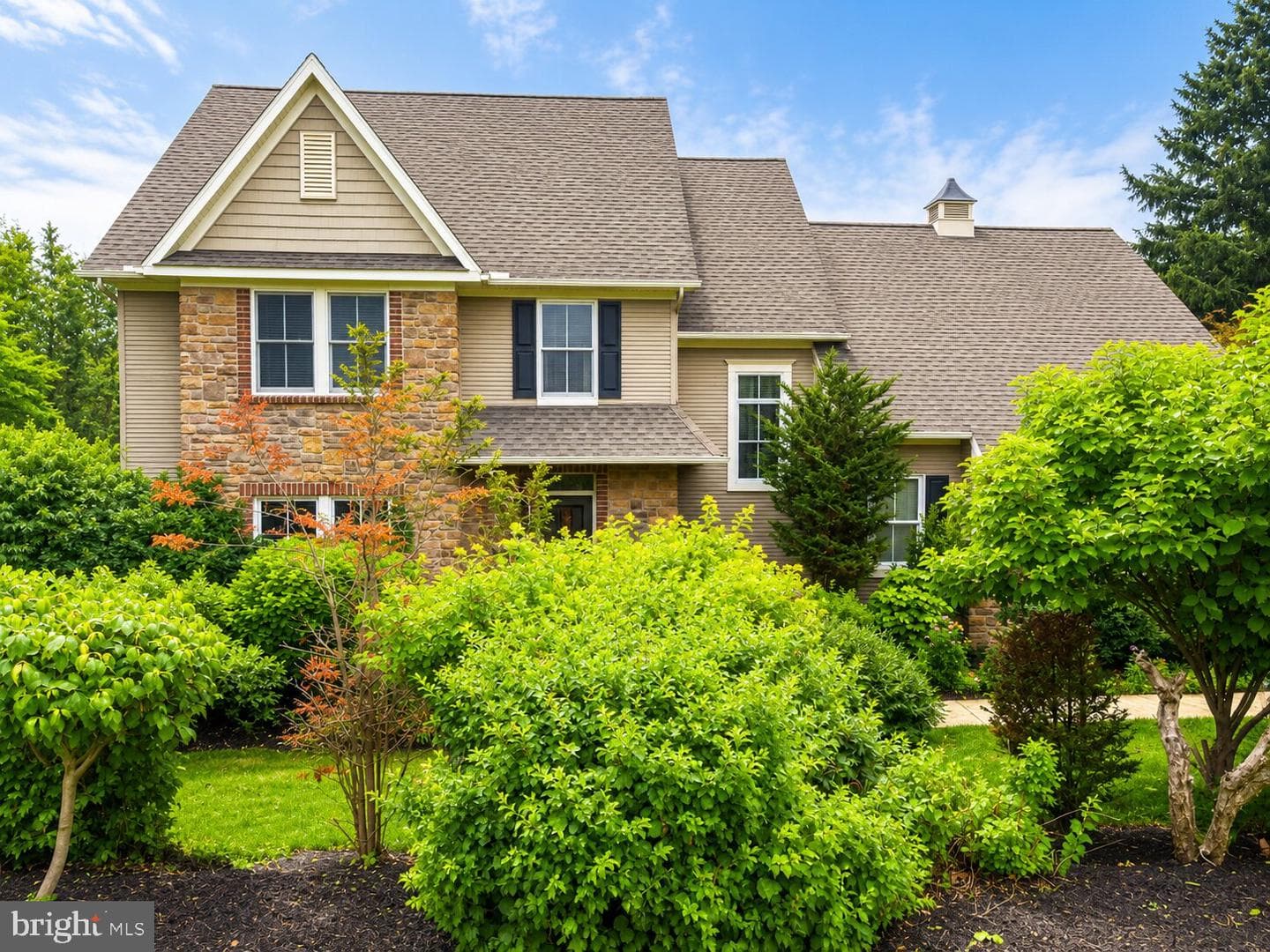 805 N Crescent Avenue, Hamburg