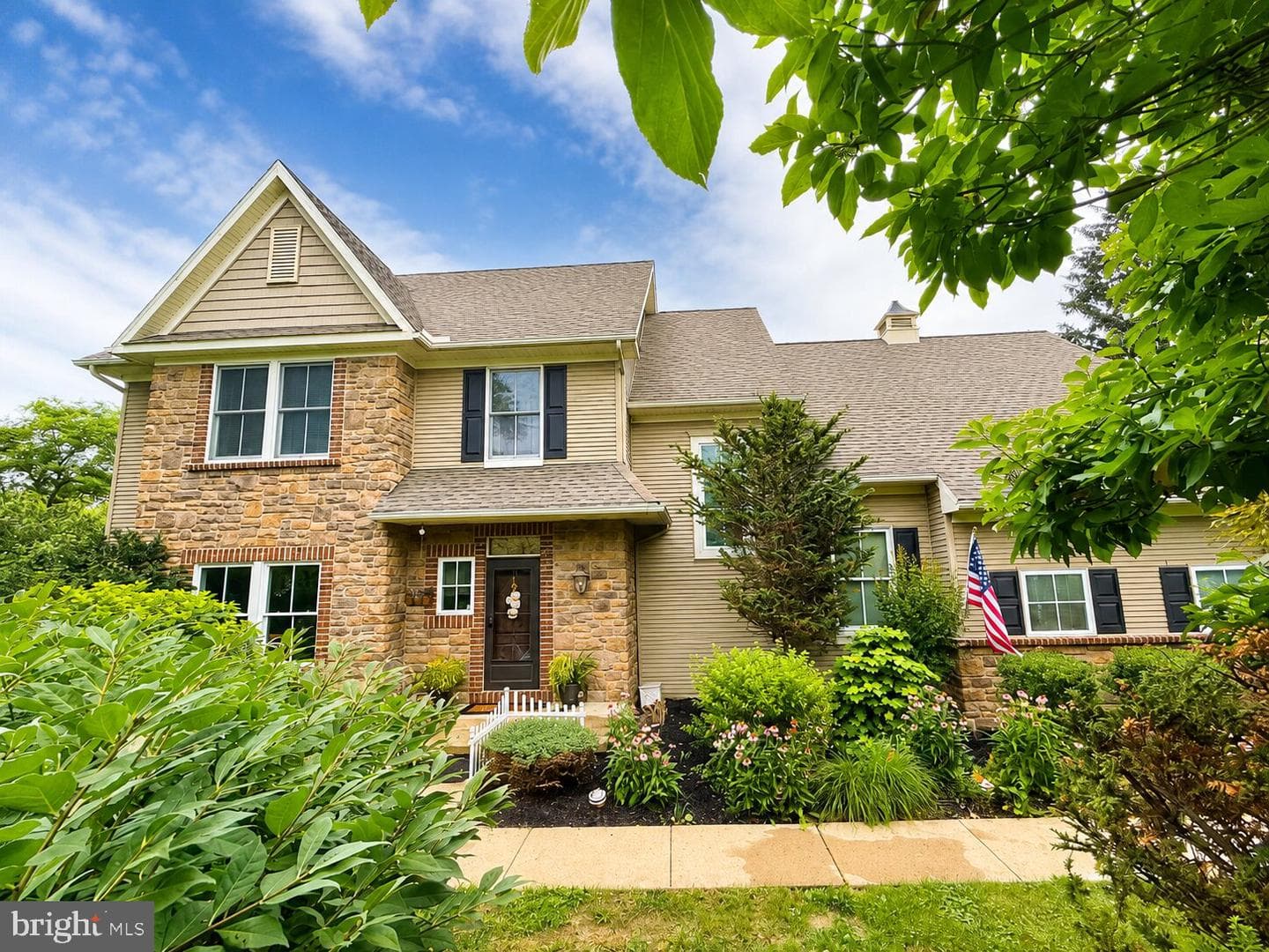 805 N Crescent Avenue, Hamburg