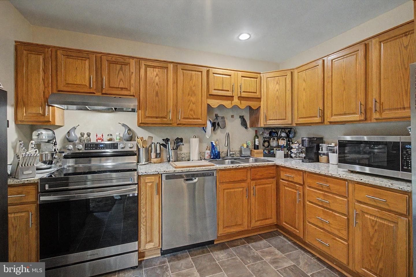 426 Grove Avenue photo 11