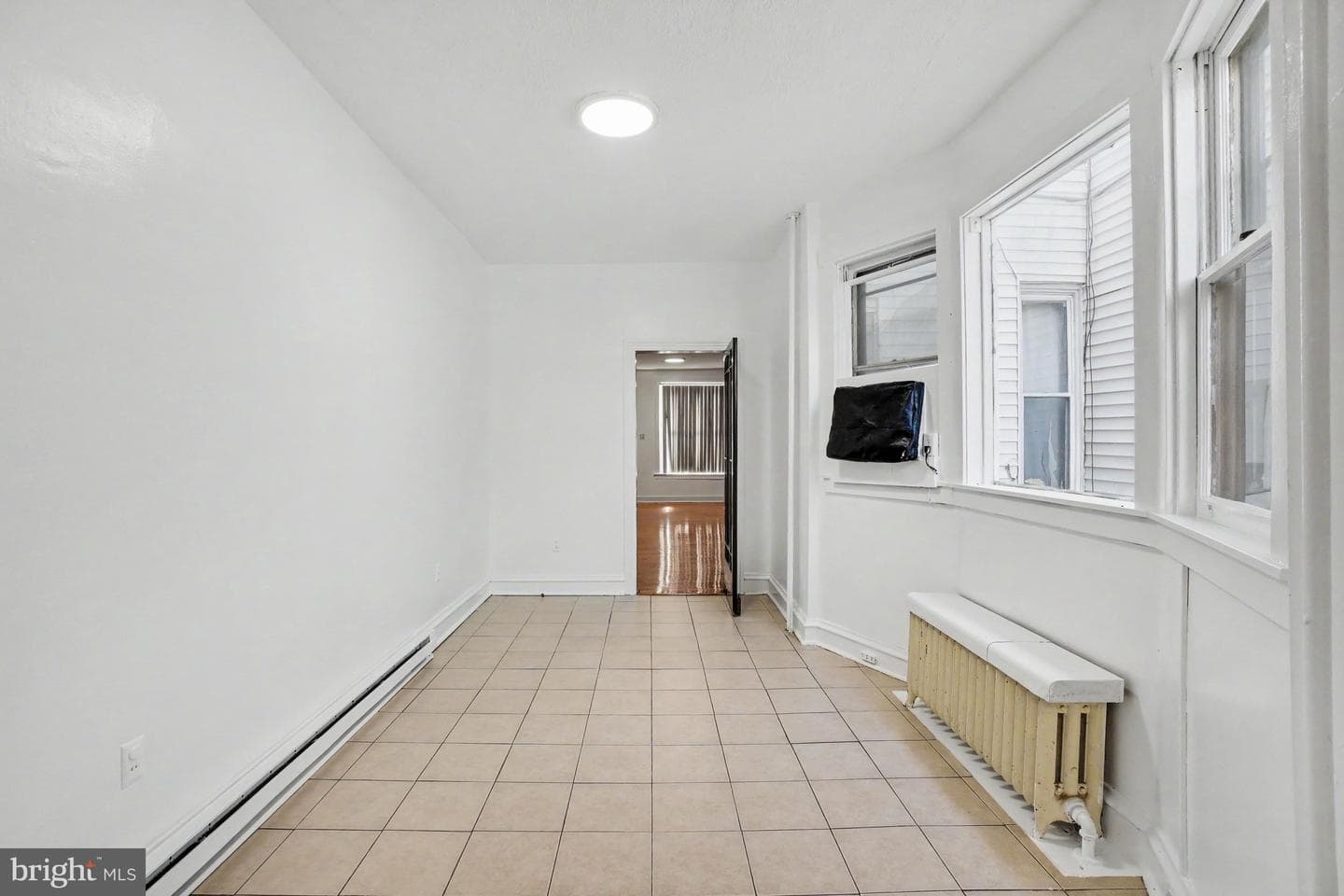 546 Locust Street photo 10