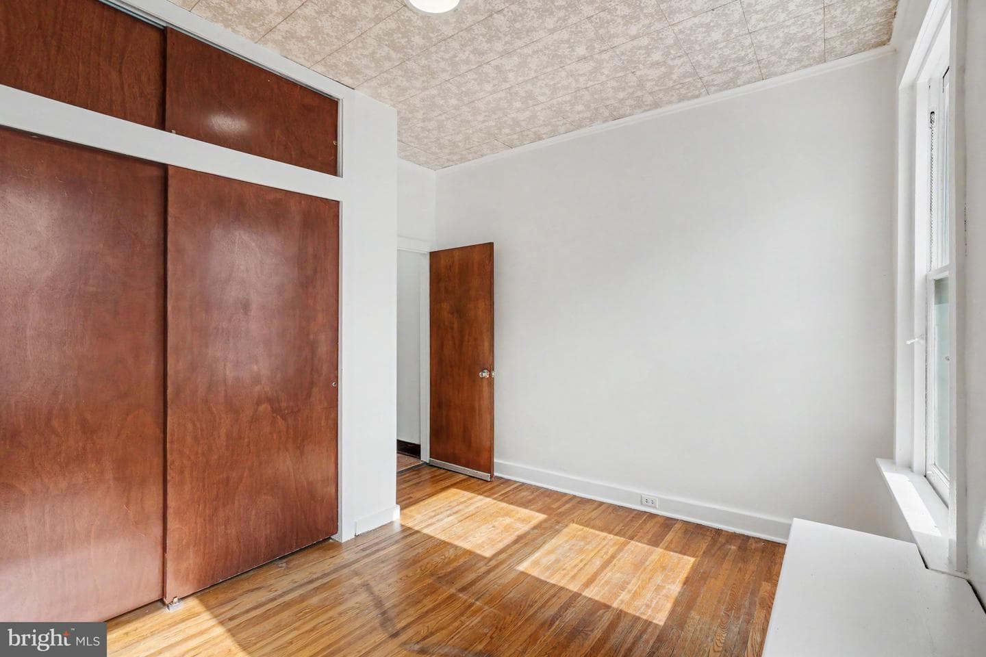 546 Locust Street photo 12