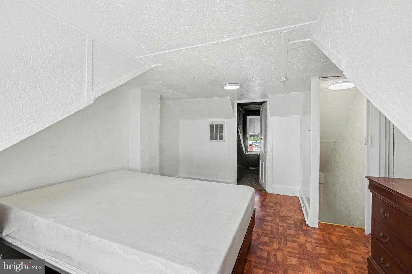 546 Locust Street photo 19