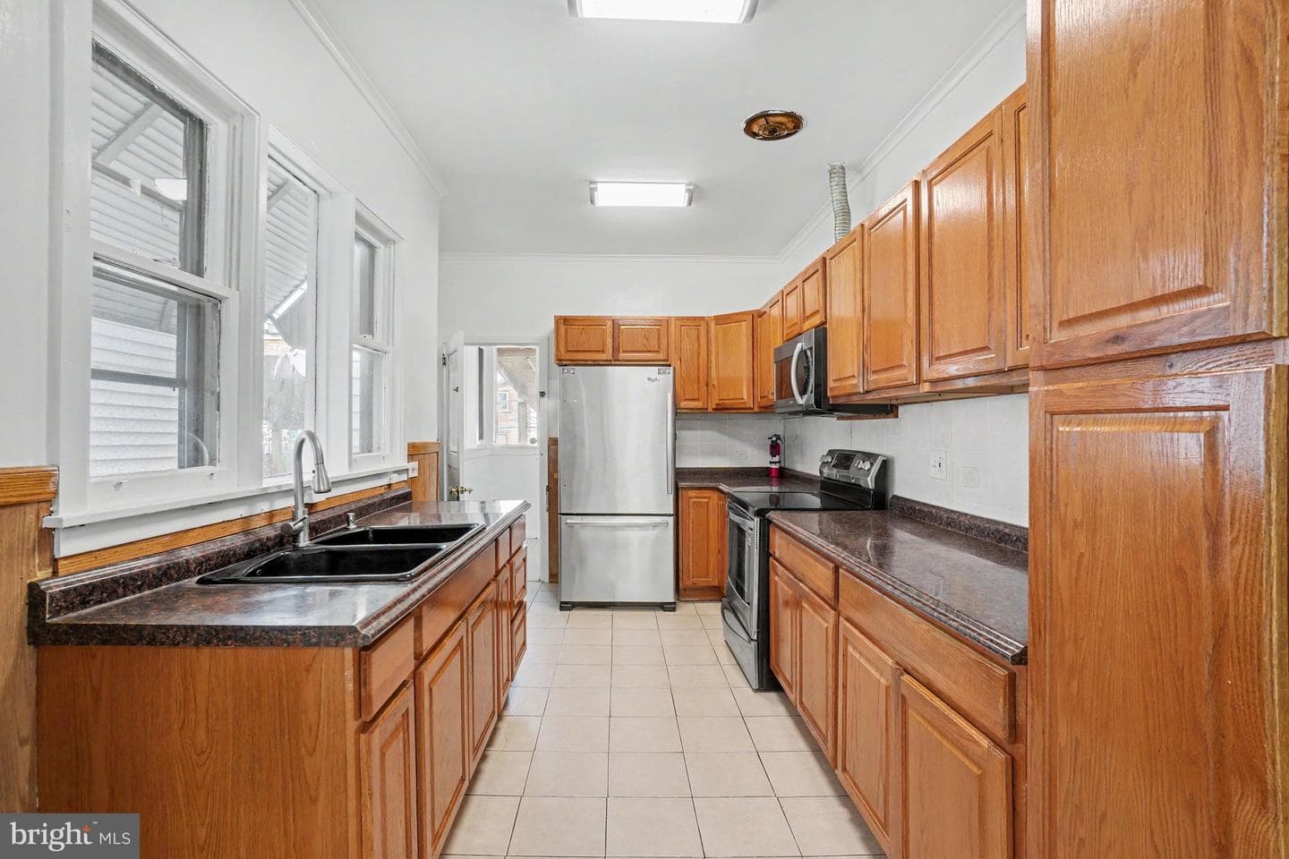 546 Locust Street photo 7