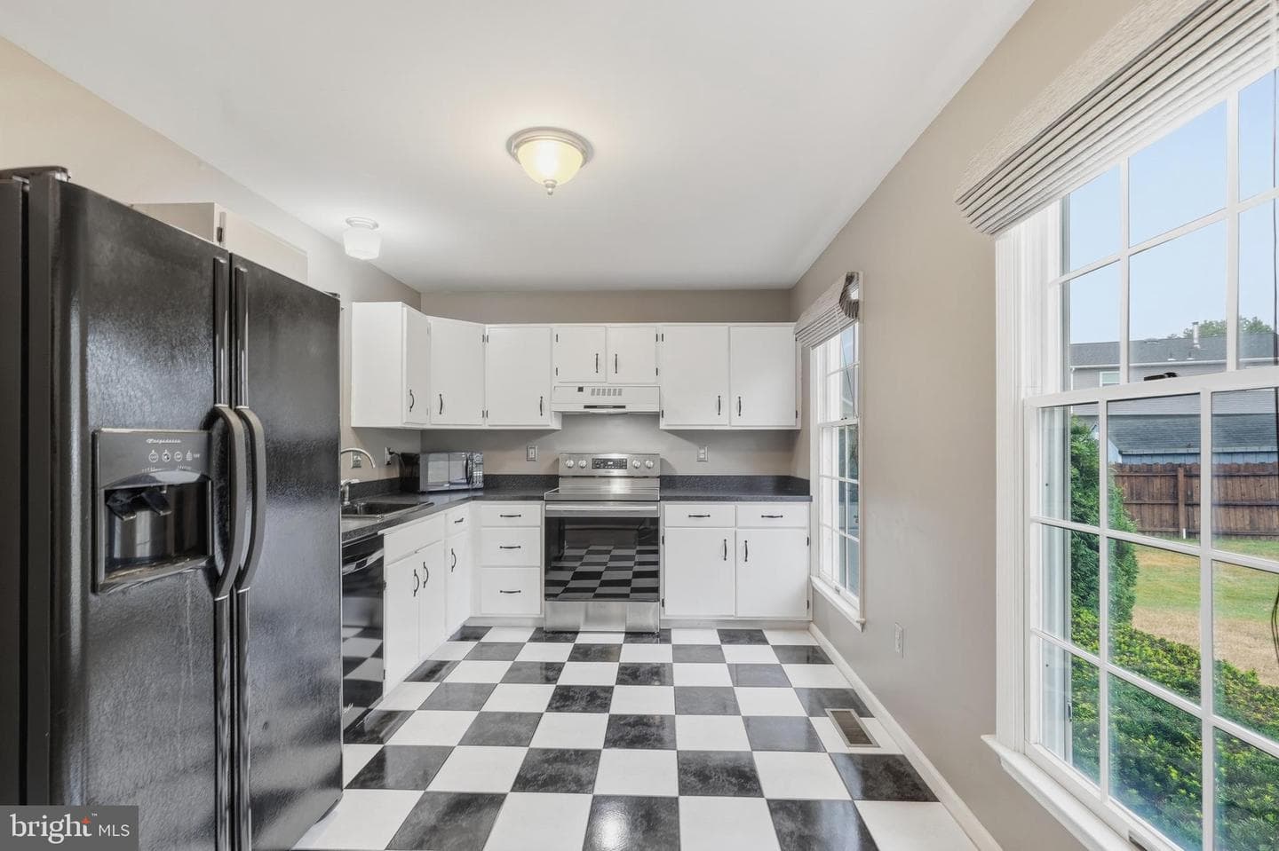 2825 Sturbridge Court photo 5
