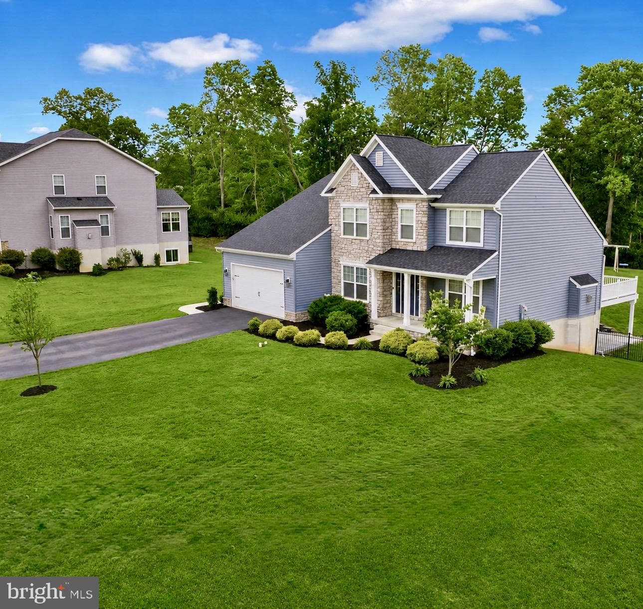 331 Chatsworth Court photo 3