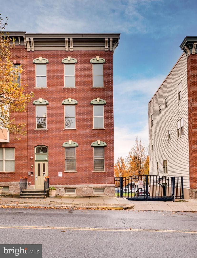 1016 Penn Street photo 1
