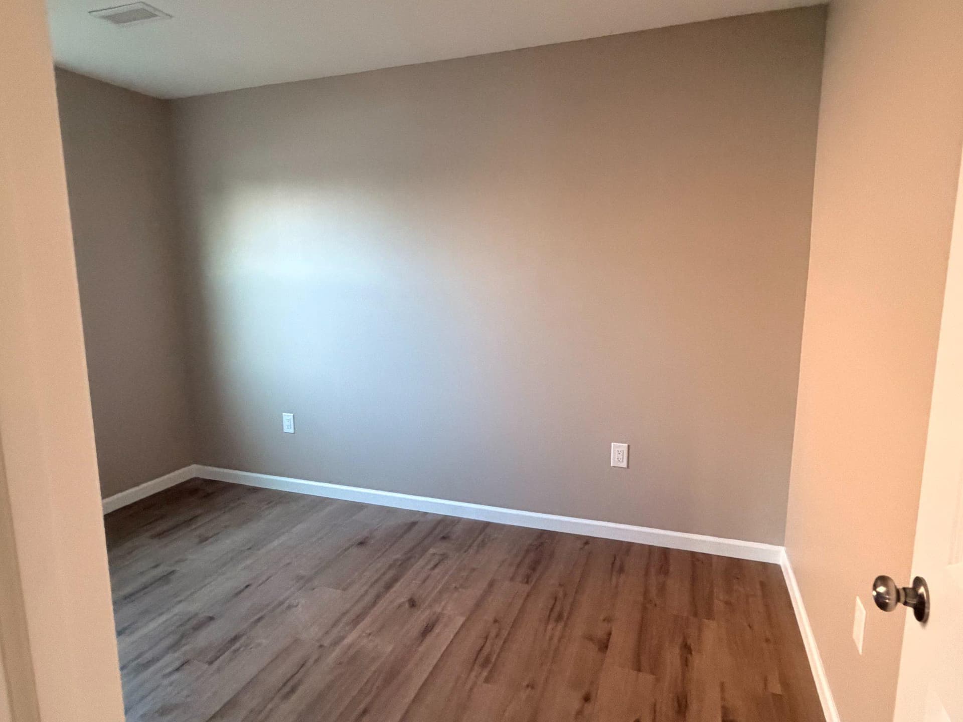 839 Hartman Avenue photo 9
