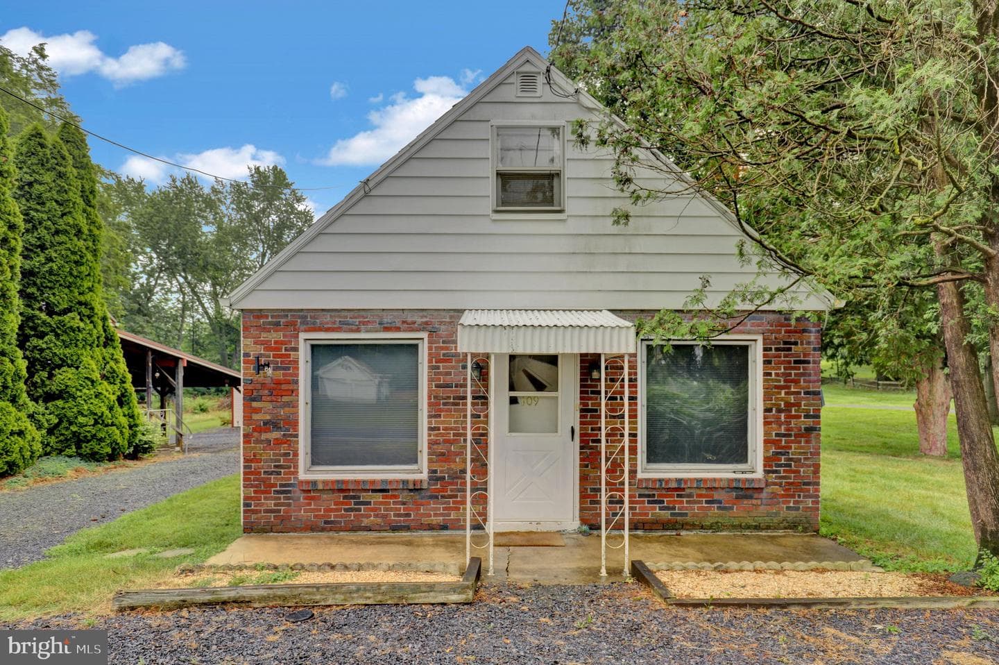 109 Gibraltar Road photo 3