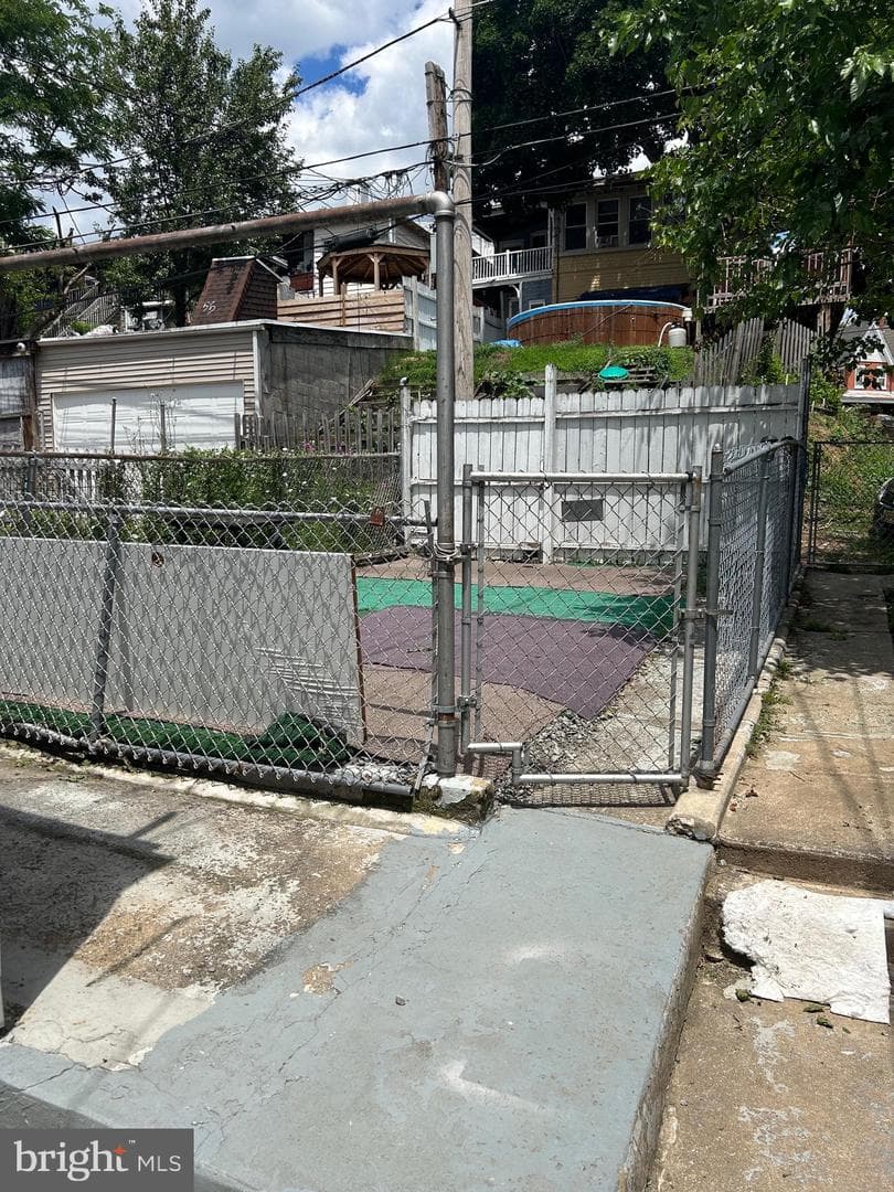 345 Miller Street photo 3