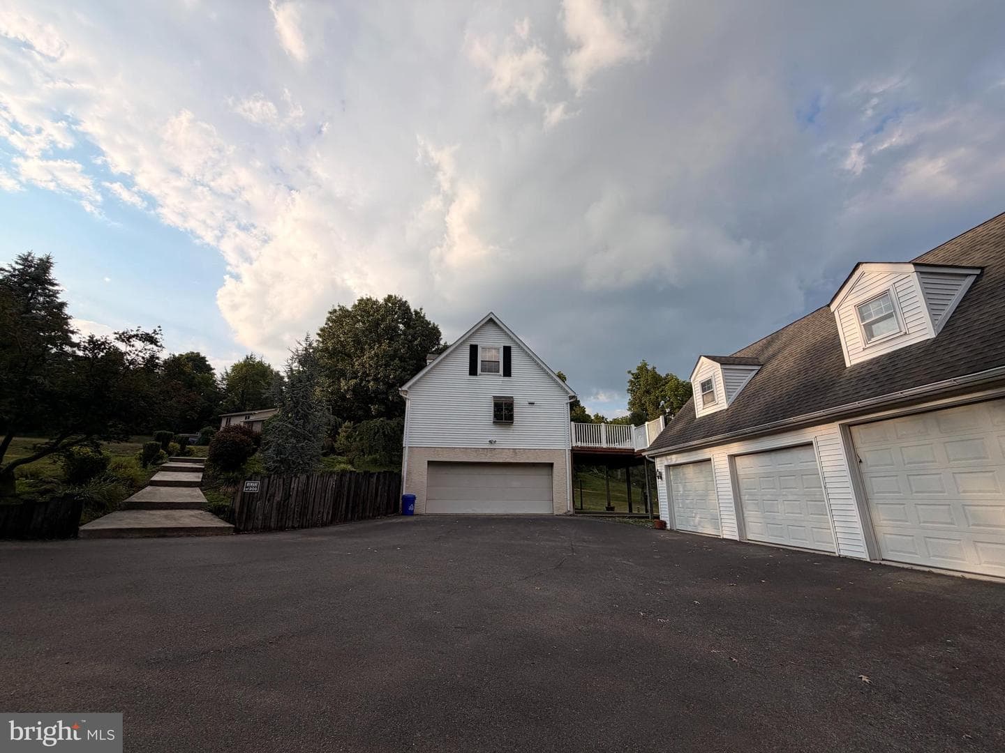 575 Mull Avenue photo 9
