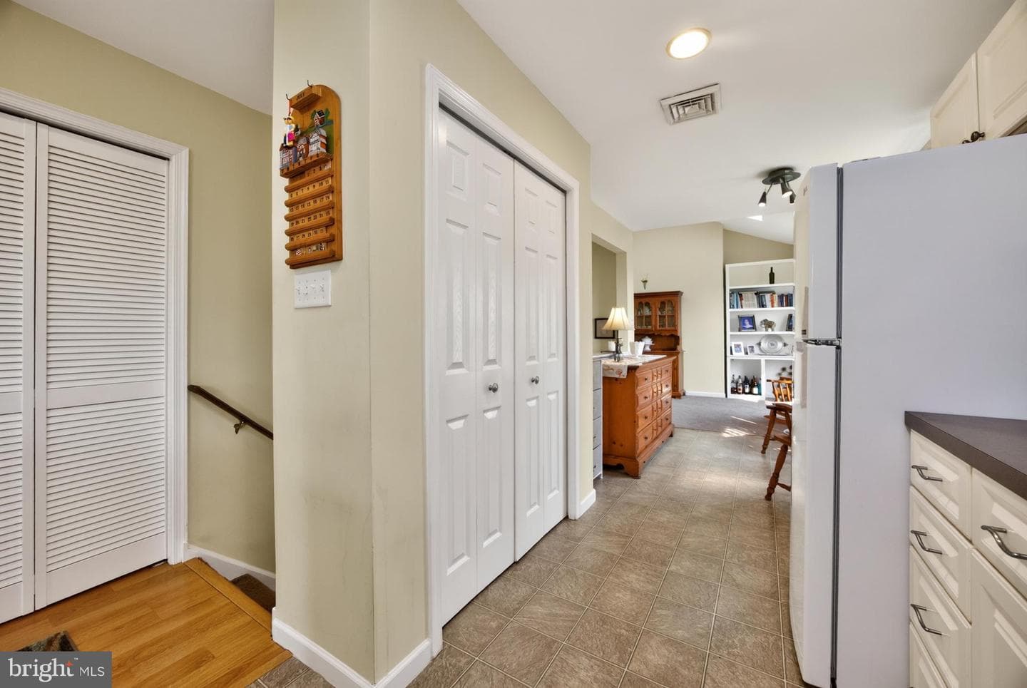 601 Country Lane photo 19