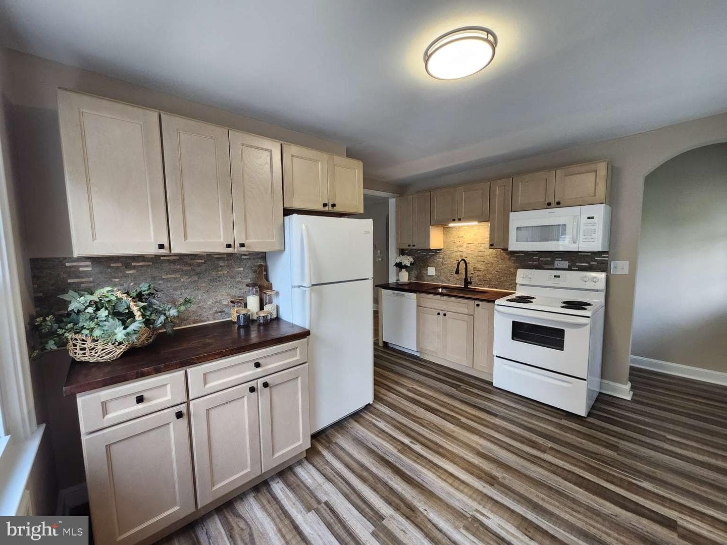 136 E Gaul Street photo 7