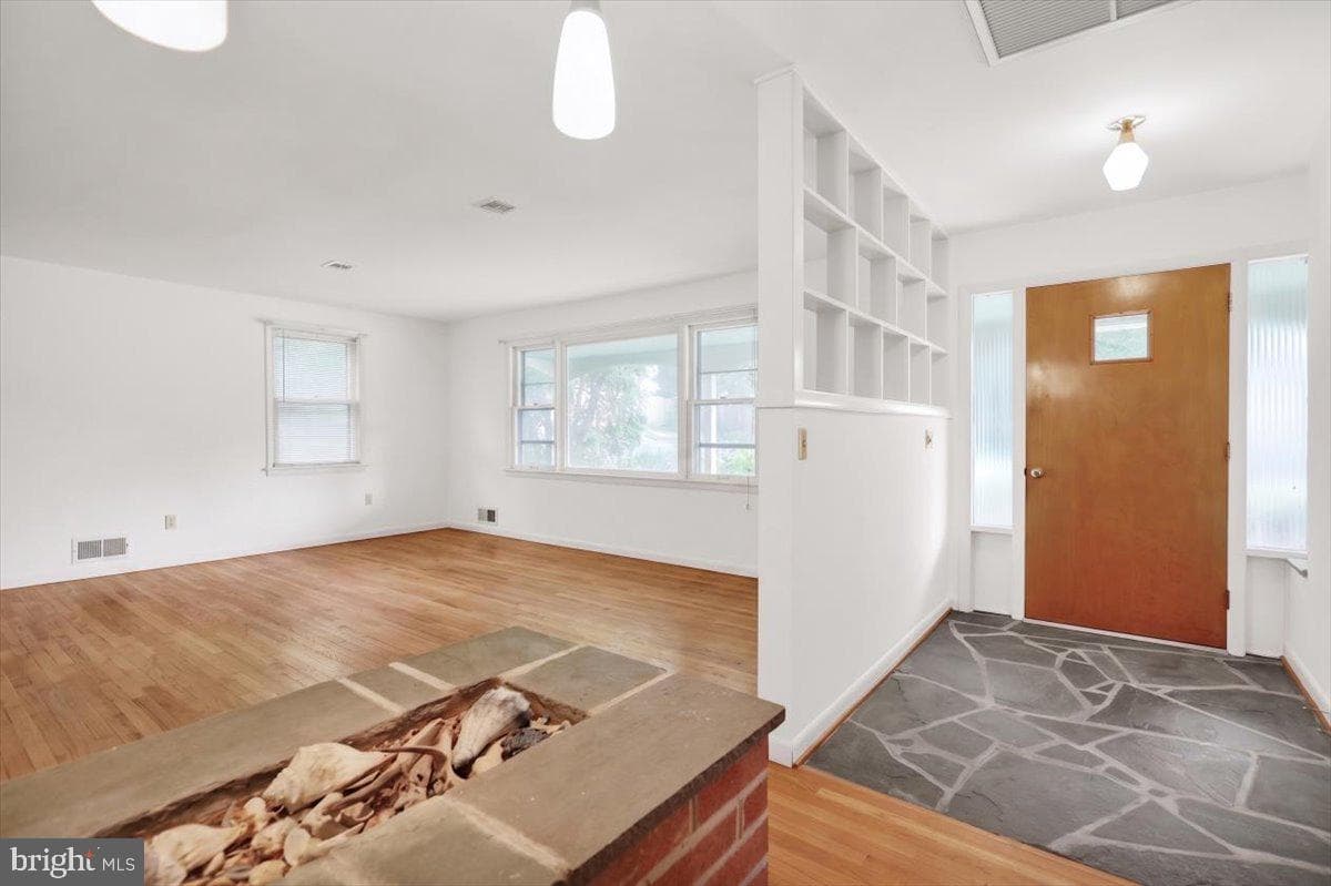 105 Clayton photo 10