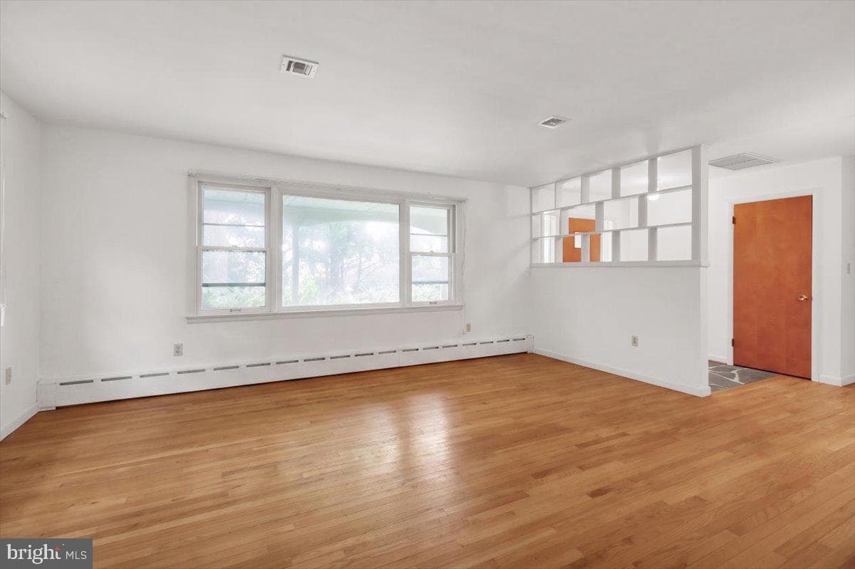 105 Clayton photo 16