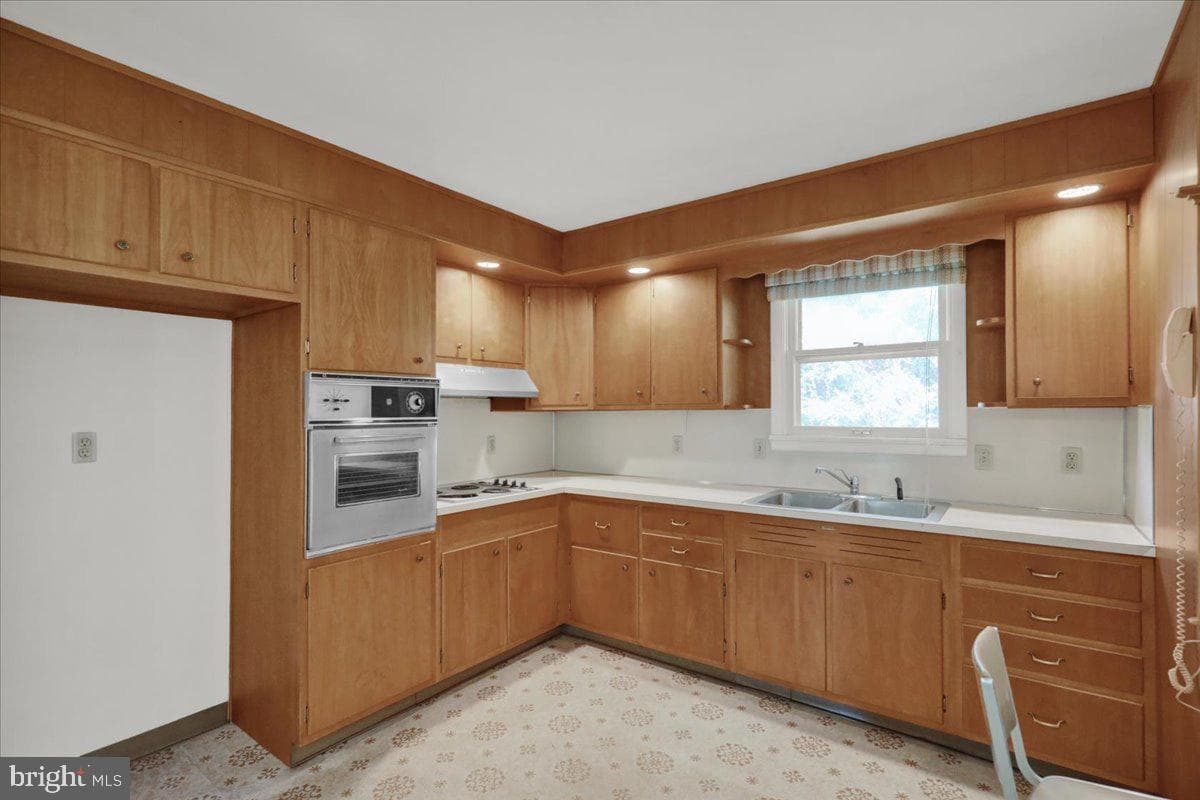 105 Clayton photo 17