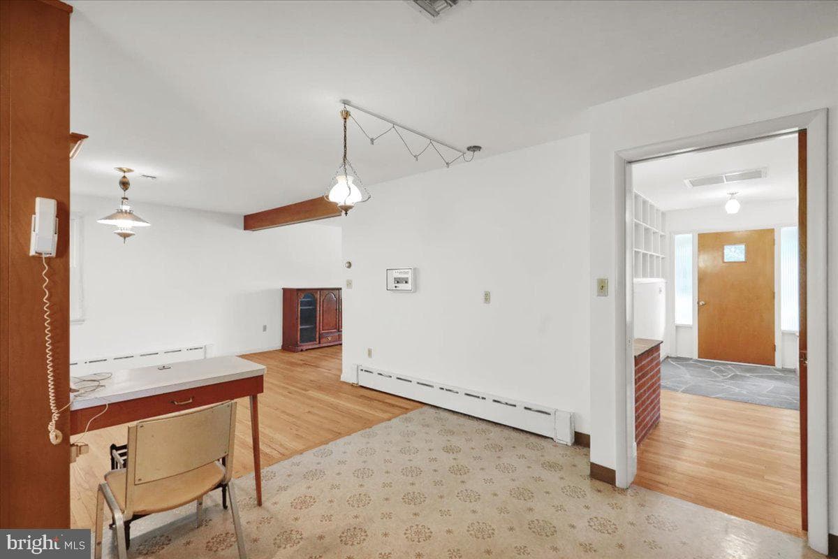 105 Clayton photo 19