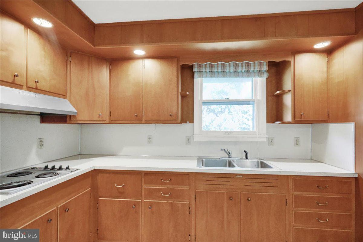 105 Clayton photo 7