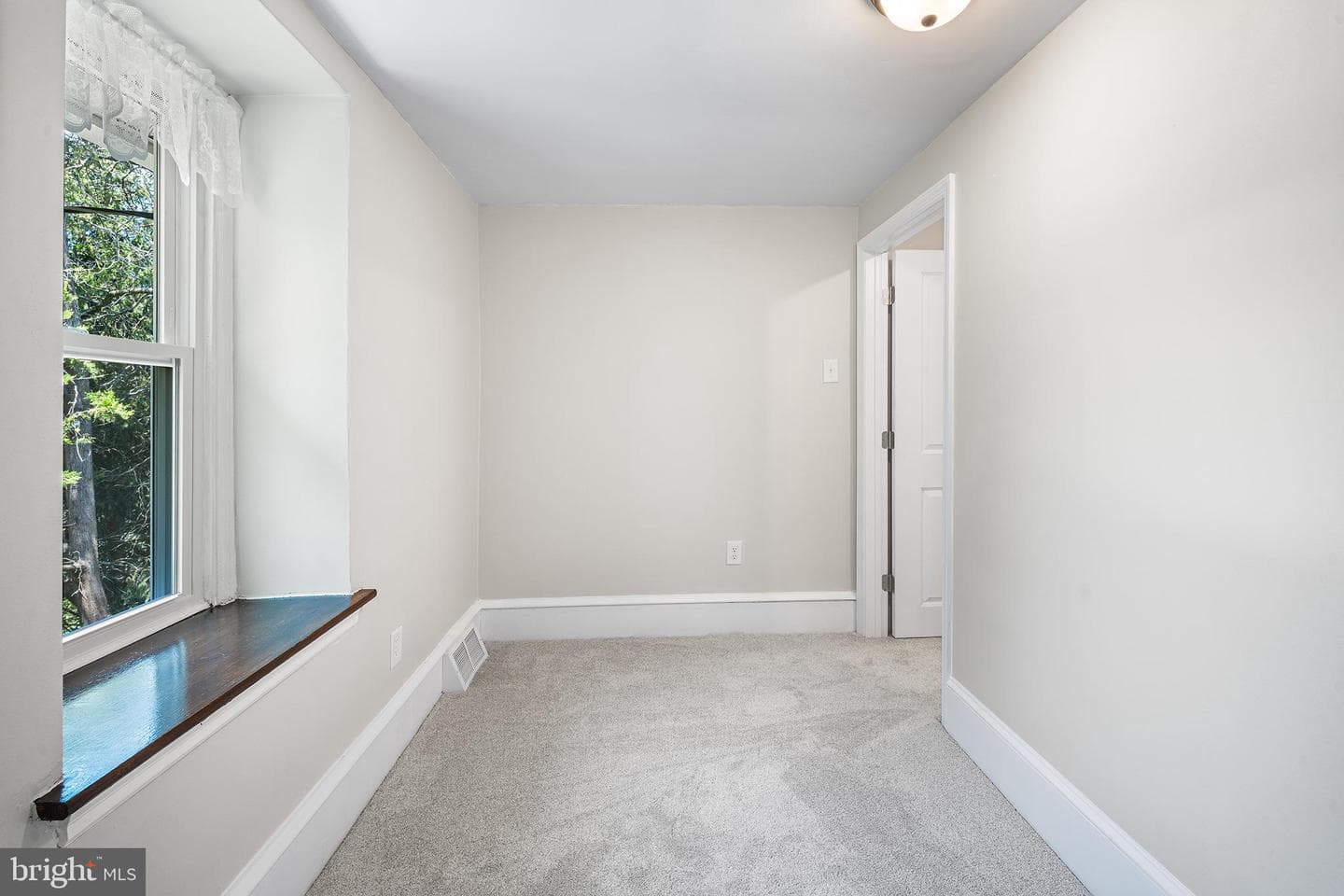 133 Hampton Drive photo 18